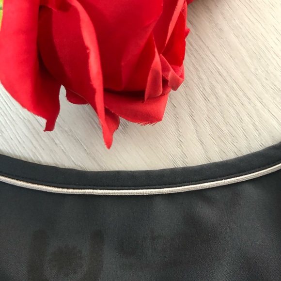 Urbane Performance Grey 3 Pocket Stretch Scrub Top Medium - Picture 7 of 8